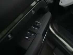 Land Rover Defender (2026) thumbnail 29