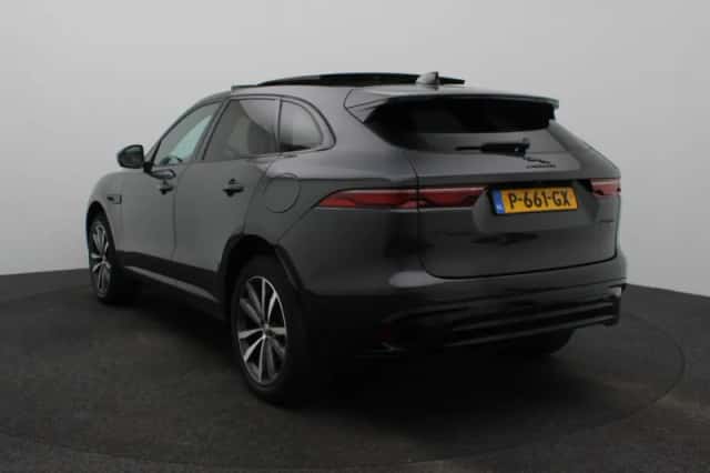 Jaguar F-Pace (2022) thumbnail 2