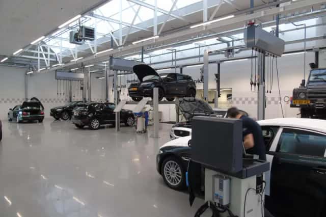 Land Rover Defender (2025) thumbnail 6
