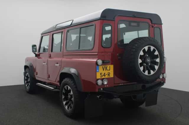 Land Rover Defender (2015) thumbnail 3