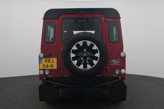 Land Rover Defender (2015) thumbnail 6