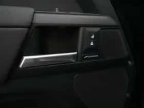 Land Rover Defender (2026) thumbnail 32