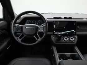 Land Rover Defender thumbnail 8