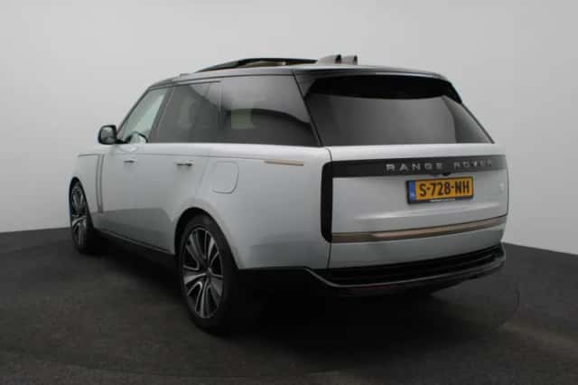 Land Rover Range Rover (2023) thumbnail 2