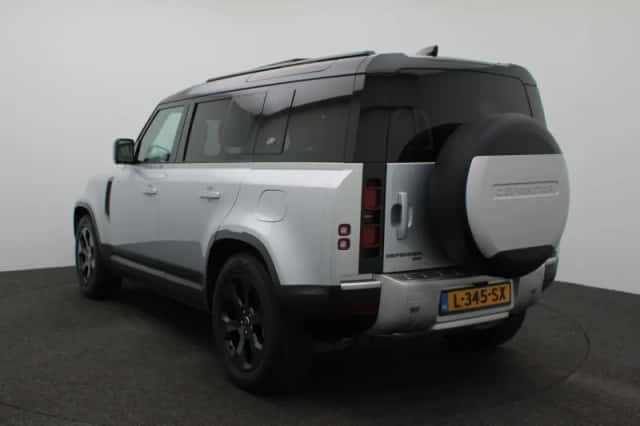 Land Rover Defender (2021) thumbnail 2