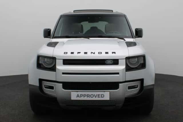 Land Rover Defender (2021) thumbnail 3