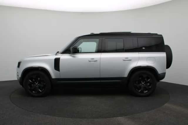 Land Rover Defender (2021) thumbnail 4