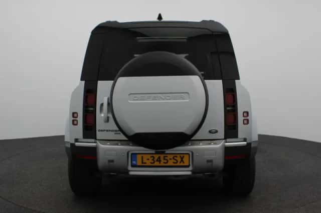 Land Rover Defender (2021) thumbnail 5