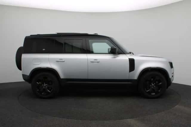 Land Rover Defender (2021) thumbnail 6