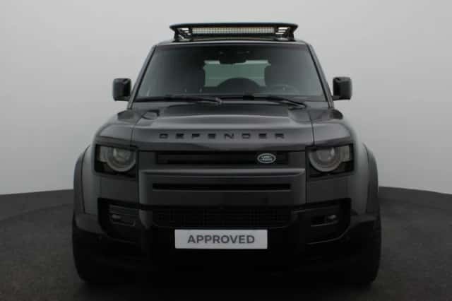 Land Rover Defender (2024) thumbnail 3