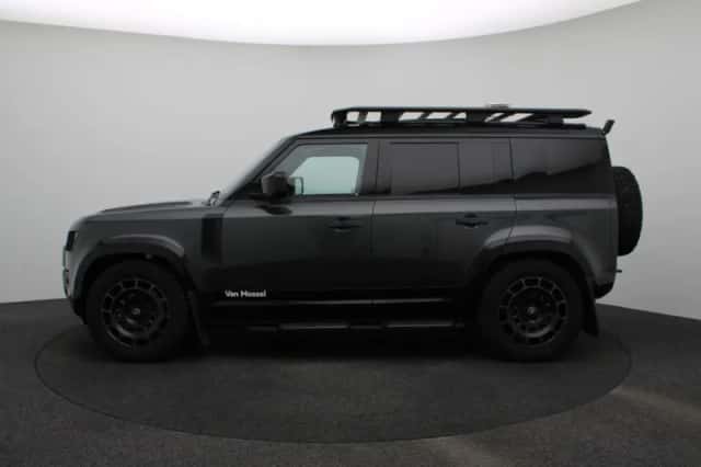 Land Rover Defender (2024) thumbnail 4