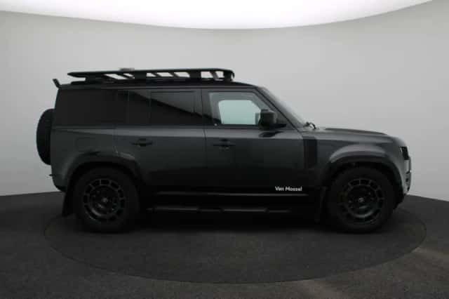 Land Rover Defender (2024) thumbnail 6