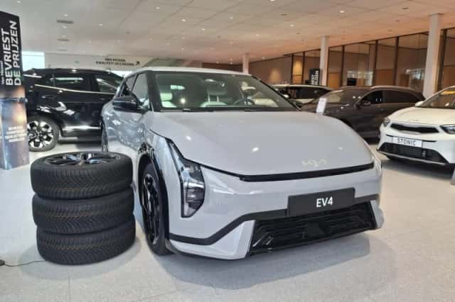 Kia EV4 (2026) thumbnail 2