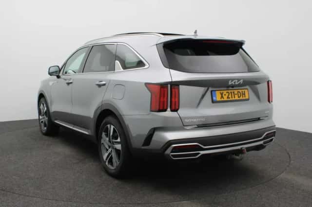 Kia Sorento (2023) thumbnail 4