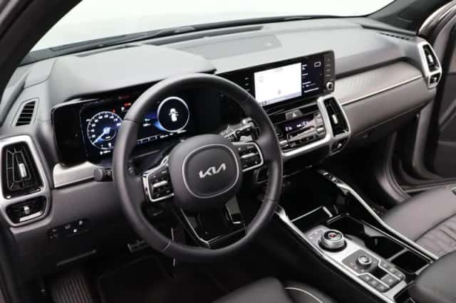 Kia Sorento (2023) thumbnail 5