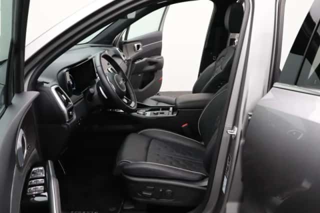 Kia Sorento (2023) thumbnail 6