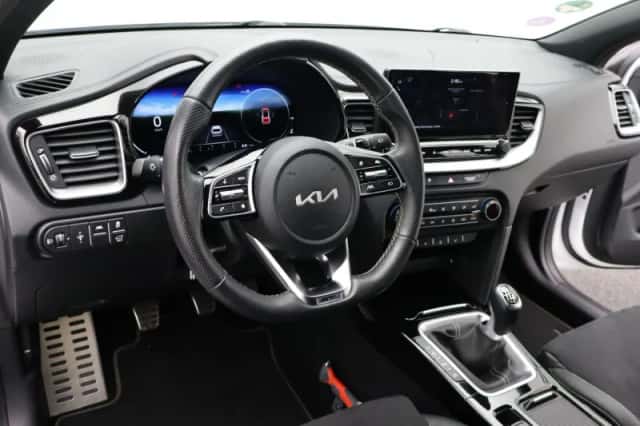 Kia Proceed (2024) thumbnail 5