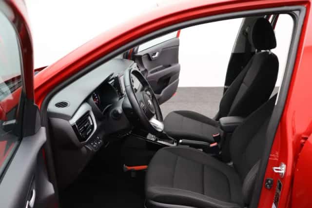 Kia Rio (2020) thumbnail 6
