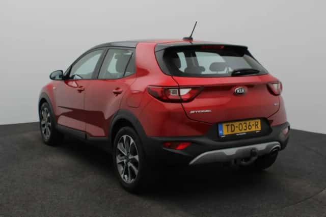 Kia Stonic (2018) thumbnail 4