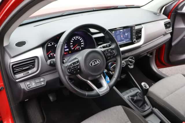 Kia Stonic (2018) thumbnail 5