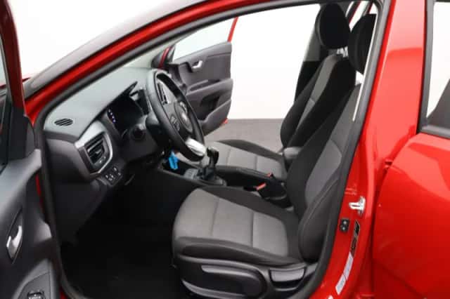 Kia Stonic (2018) thumbnail 6