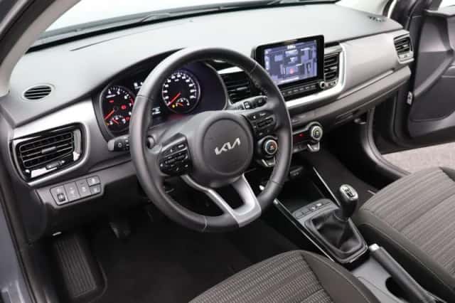 Kia Stonic (2022) thumbnail 5