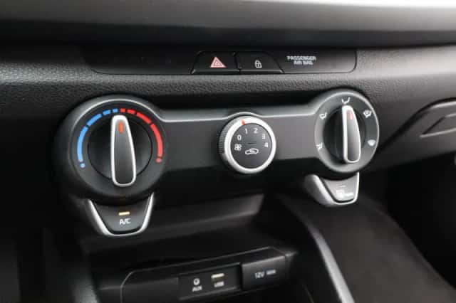 Kia Rio (2017) thumbnail 14