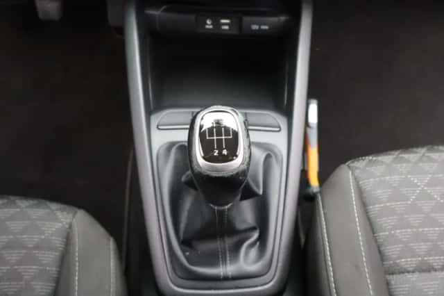 Kia Rio (2017) thumbnail 17