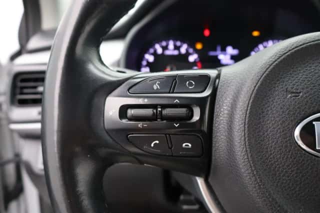 Kia Rio (2017) thumbnail 20