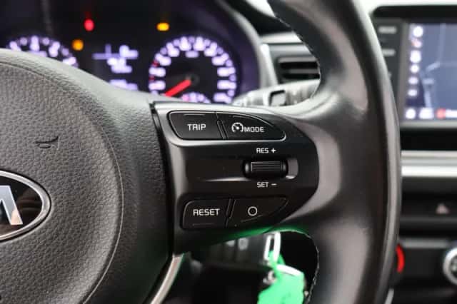 Kia Rio (2017) thumbnail 21