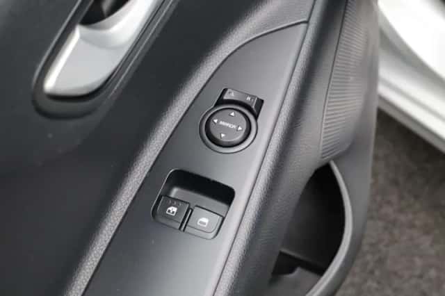 Kia Rio (2017) thumbnail 22