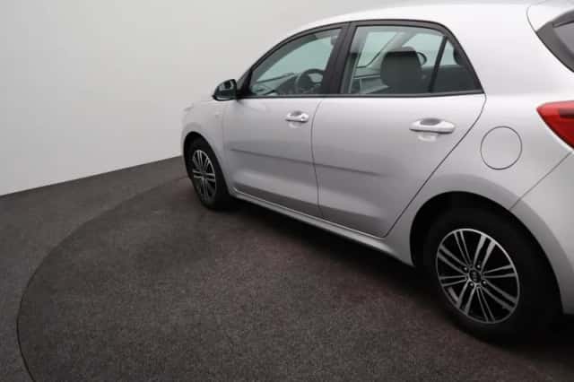Kia Rio (2017) thumbnail 25