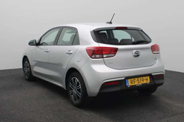 Kia Rio (2017) thumbnail 4