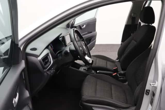 Kia Rio (2017) thumbnail 6