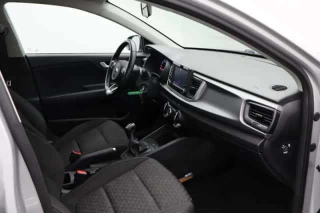 Kia Rio (2017) thumbnail 8