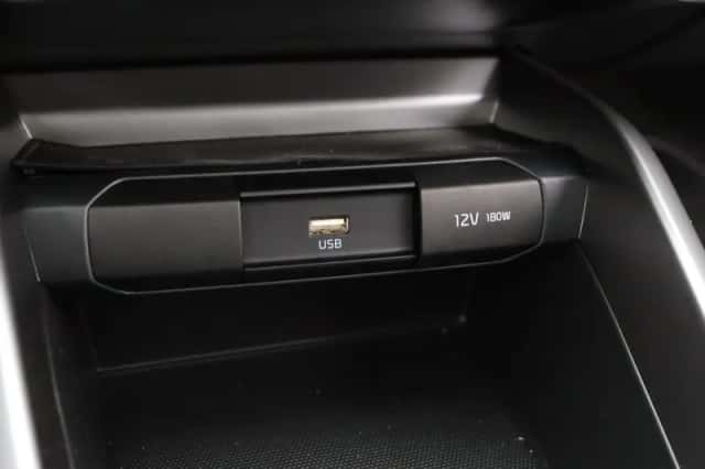 Kia Stonic (2022) thumbnail 16