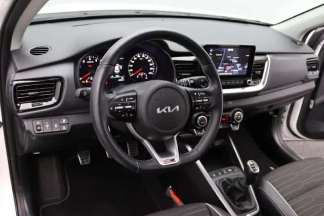 Kia Stonic (2022) thumbnail 5