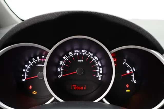 Kia Venga (2015) thumbnail 11