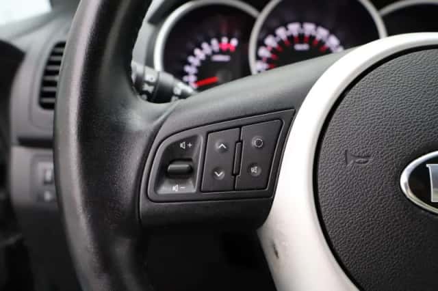 Kia Venga (2015) thumbnail 19