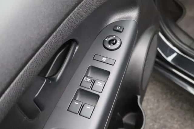 Kia Venga (2015) thumbnail 22