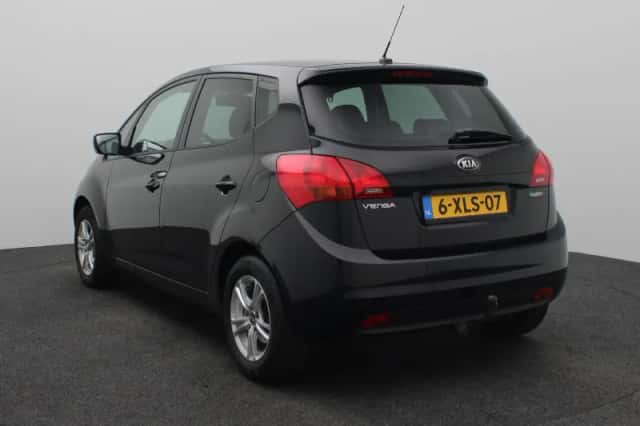 Kia Venga (2015) thumbnail 4