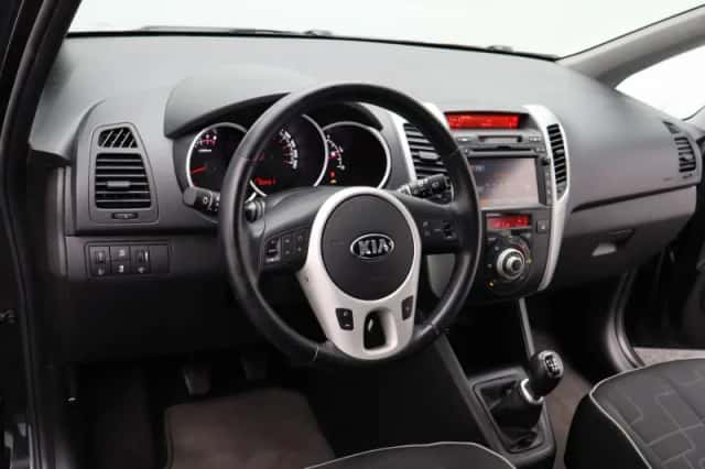 Kia Venga (2015) thumbnail 5