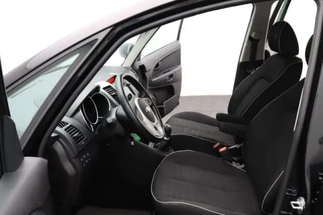 Kia Venga (2015) thumbnail 6