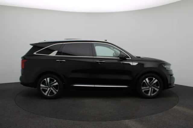 Kia Sorento (2023) thumbnail 6