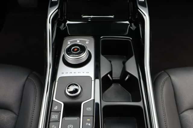 Kia Sorento (2023) thumbnail 10