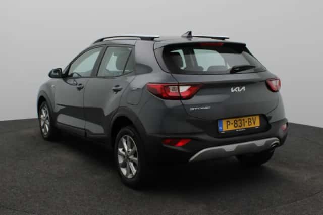 Kia Stonic (2022) thumbnail 2