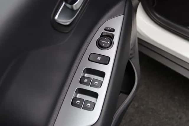 Kia Stonic (2024) thumbnail 24
