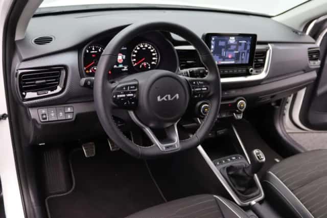 Kia Stonic (2024) thumbnail 5