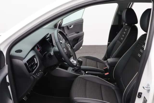 Kia Stonic (2024) thumbnail 6