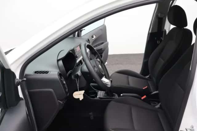 Kia Picanto (2021) thumbnail 4